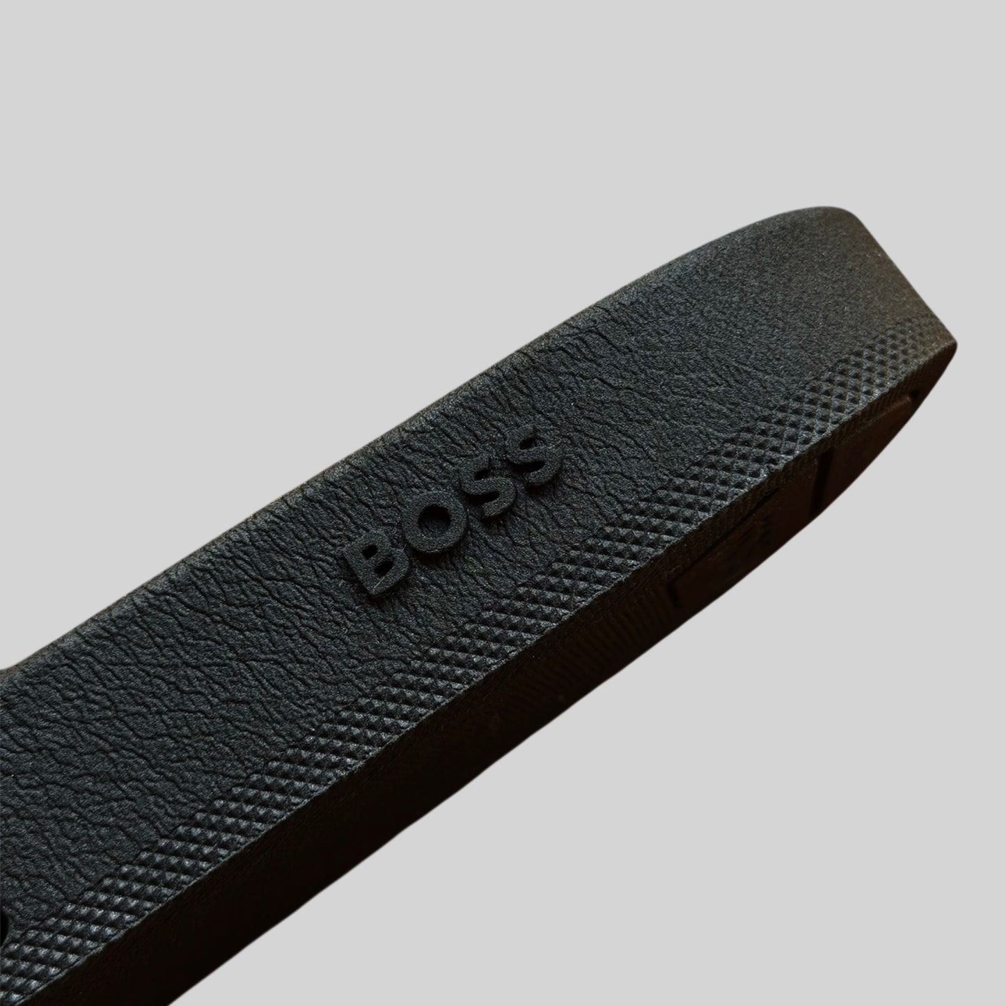 SANDALIA BOSS NEGRA CON BLANCO 1.1